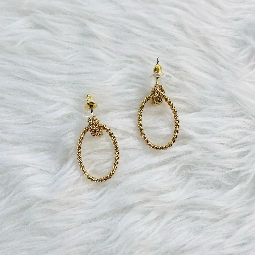 Elegant Attitude Twist Earrings
